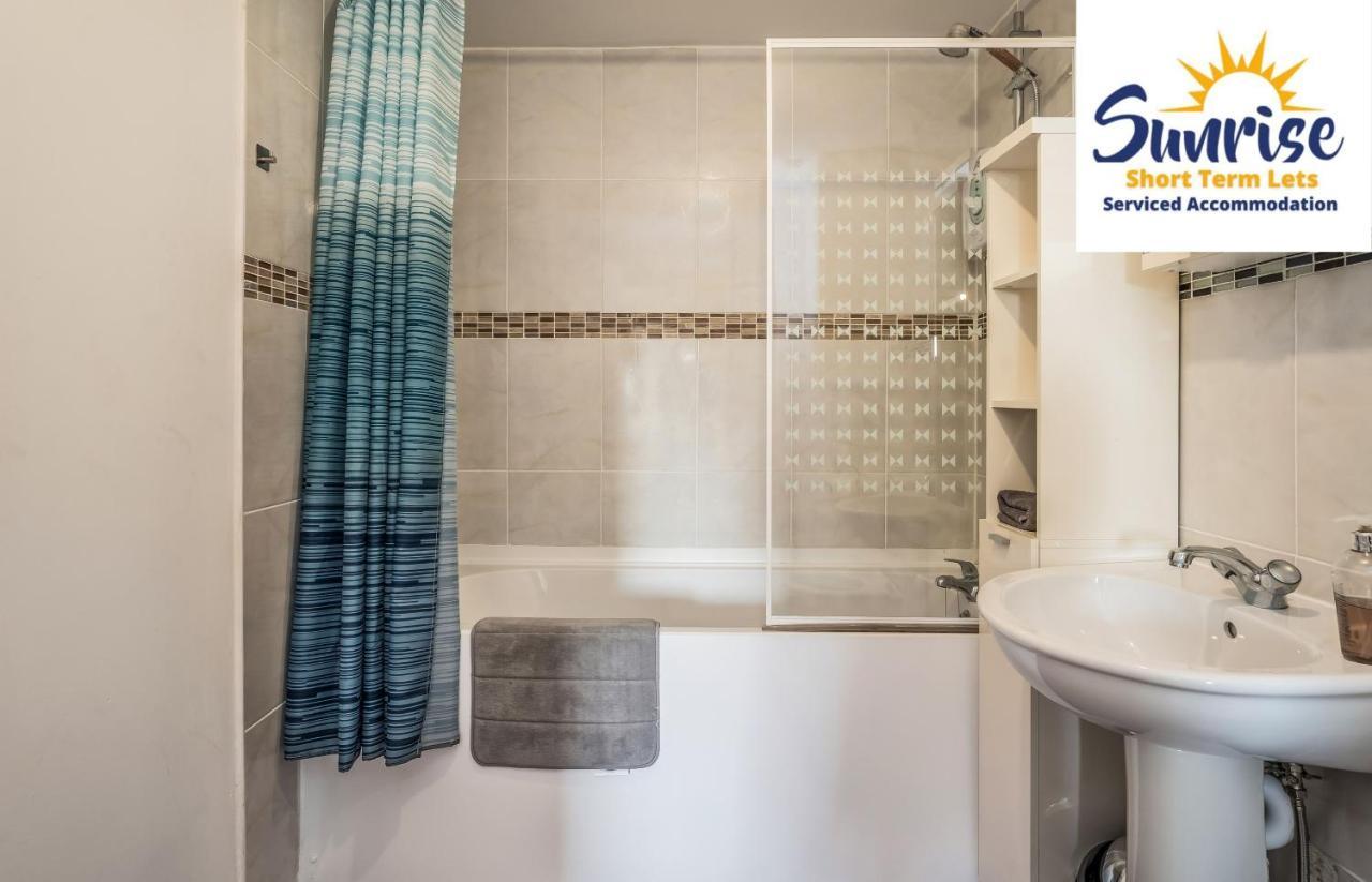 The Law, Has 4 Rooms With Tvs, 2 Bathrooms, Central, Free Parking, Fully Equipped, Contractor And Trades Favourite, 5 Mins To Centre - Long Stays, Invoice And Reduced Price Are Only Via Sunrise Short Lets Dundee Esterno foto