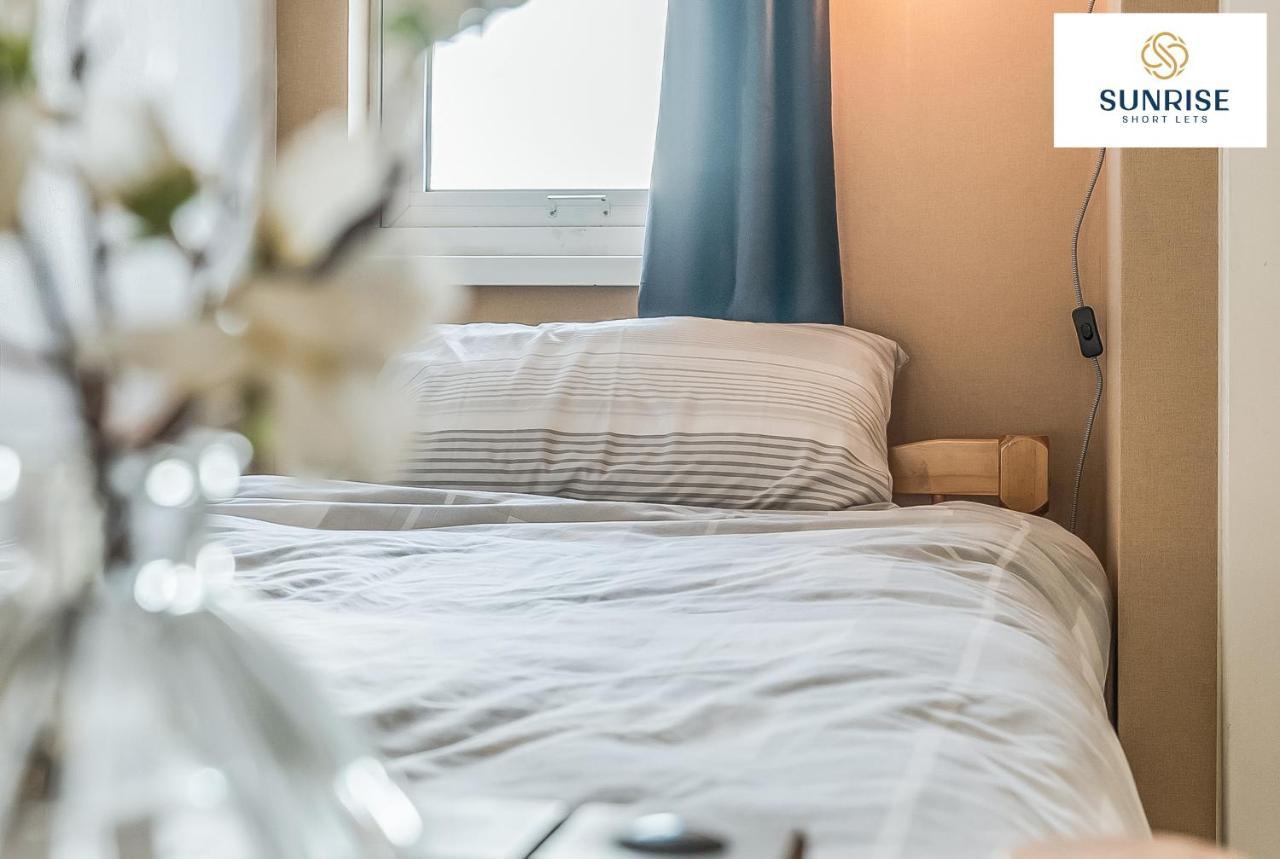 The Law, Has 4 Rooms With Tvs, 2 Bathrooms, Central, Free Parking, Fully Equipped, Contractor And Trades Favourite, 5 Mins To Centre - Long Stays, Invoice And Reduced Price Are Only Via Sunrise Short Lets Dundee Esterno foto
