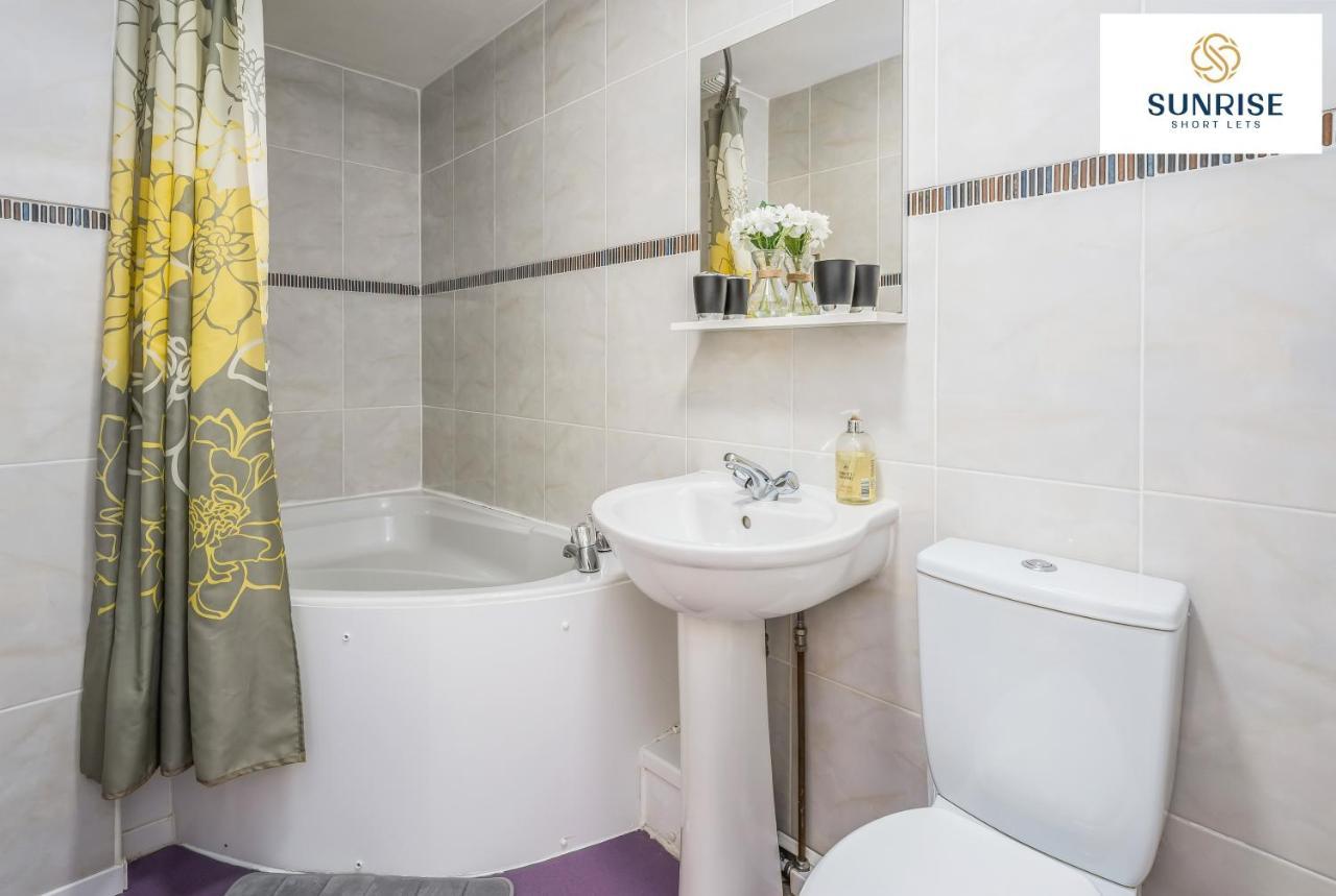 The Law, Has 4 Rooms With Tvs, 2 Bathrooms, Central, Free Parking, Fully Equipped, Contractor And Trades Favourite, 5 Mins To Centre - Long Stays, Invoice And Reduced Price Are Only Via Sunrise Short Lets Dundee Esterno foto