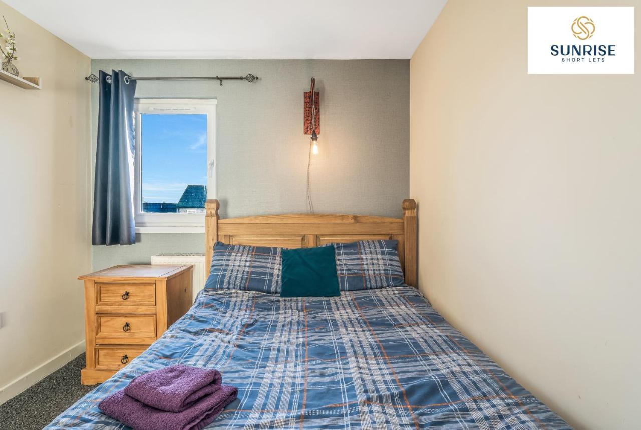 The Law, Has 4 Rooms With Tvs, 2 Bathrooms, Central, Free Parking, Fully Equipped, Contractor And Trades Favourite, 5 Mins To Centre - Long Stays, Invoice And Reduced Price Are Only Via Sunrise Short Lets Dundee Esterno foto