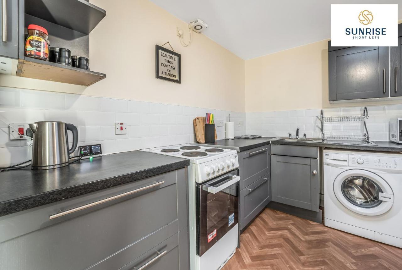 The Law, Has 4 Rooms With Tvs, 2 Bathrooms, Central, Free Parking, Fully Equipped, Contractor And Trades Favourite, 5 Mins To Centre - Long Stays, Invoice And Reduced Price Are Only Via Sunrise Short Lets Dundee Esterno foto