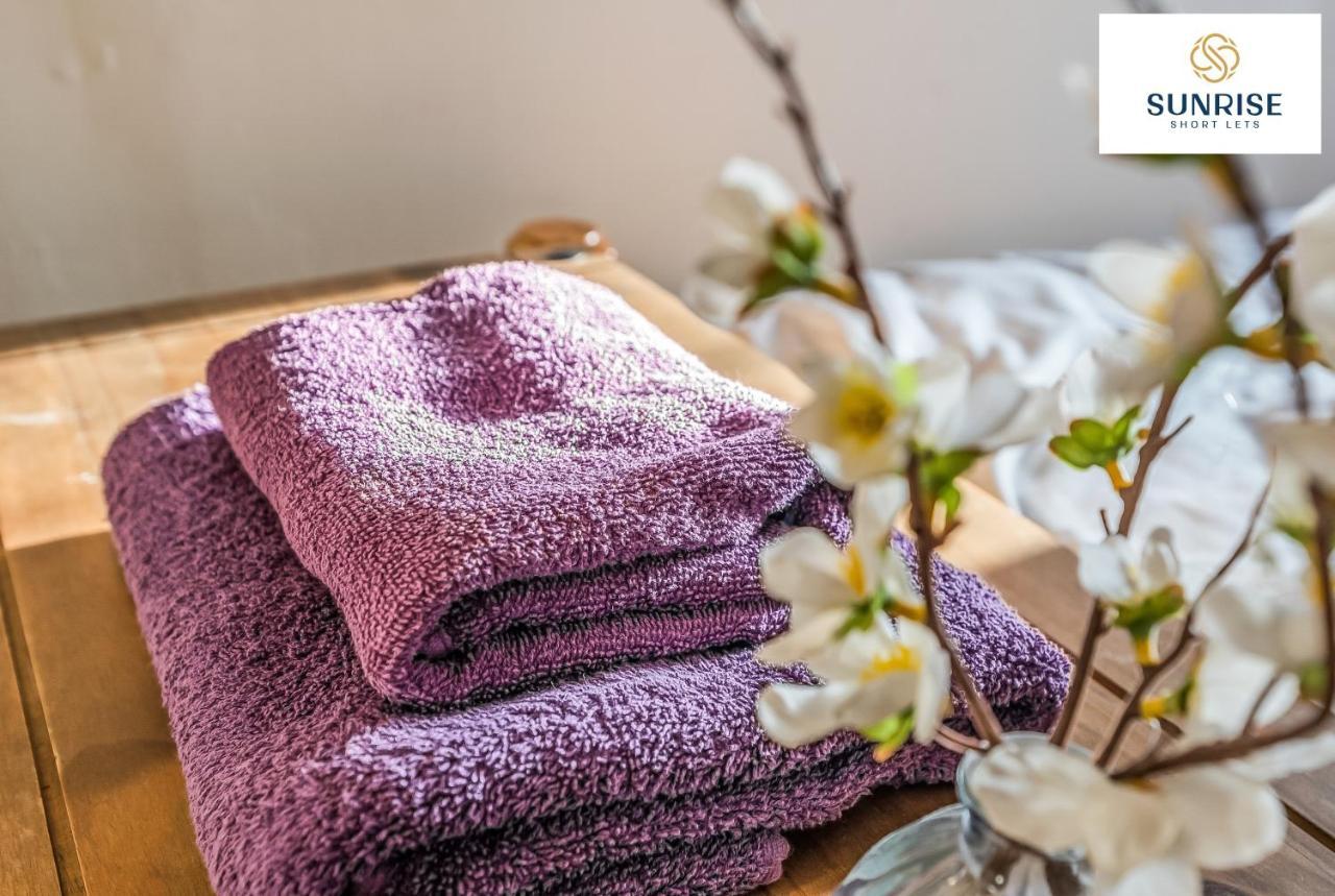 The Law, Has 4 Rooms With Tvs, 2 Bathrooms, Central, Free Parking, Fully Equipped, Contractor And Trades Favourite, 5 Mins To Centre - Long Stays, Invoice And Reduced Price Are Only Via Sunrise Short Lets Dundee Esterno foto