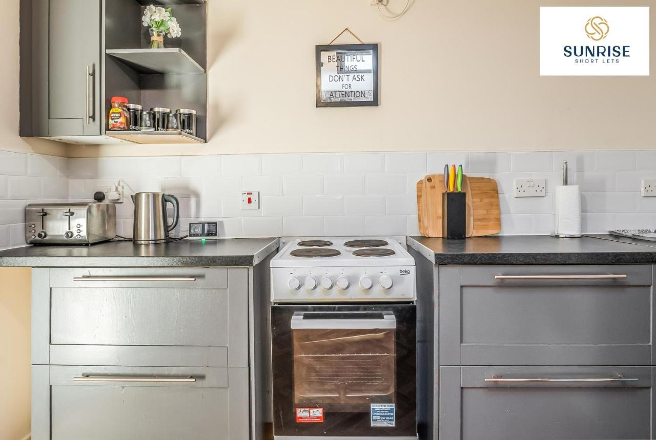 The Law, Has 4 Rooms With Tvs, 2 Bathrooms, Central, Free Parking, Fully Equipped, Contractor And Trades Favourite, 5 Mins To Centre - Long Stays, Invoice And Reduced Price Are Only Via Sunrise Short Lets Dundee Esterno foto