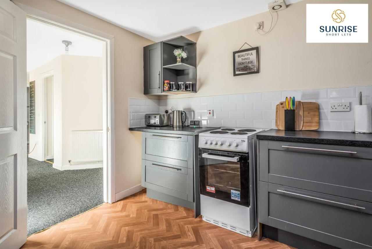 The Law, Has 4 Rooms With Tvs, 2 Bathrooms, Central, Free Parking, Fully Equipped, Contractor And Trades Favourite, 5 Mins To Centre - Long Stays, Invoice And Reduced Price Are Only Via Sunrise Short Lets Dundee Esterno foto