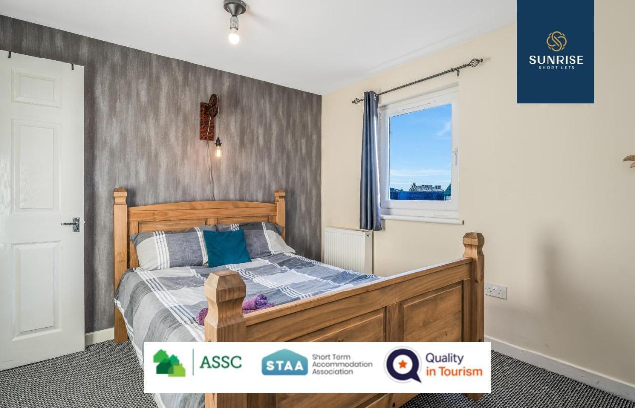 The Law, Has 4 Rooms With Tvs, 2 Bathrooms, Central, Free Parking, Fully Equipped, Contractor And Trades Favourite, 5 Mins To Centre - Long Stays, Invoice And Reduced Price Are Only Via Sunrise Short Lets Dundee Esterno foto