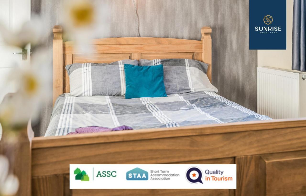 The Law, Has 4 Rooms With Tvs, 2 Bathrooms, Central, Free Parking, Fully Equipped, Contractor And Trades Favourite, 5 Mins To Centre - Long Stays, Invoice And Reduced Price Are Only Via Sunrise Short Lets Dundee Esterno foto