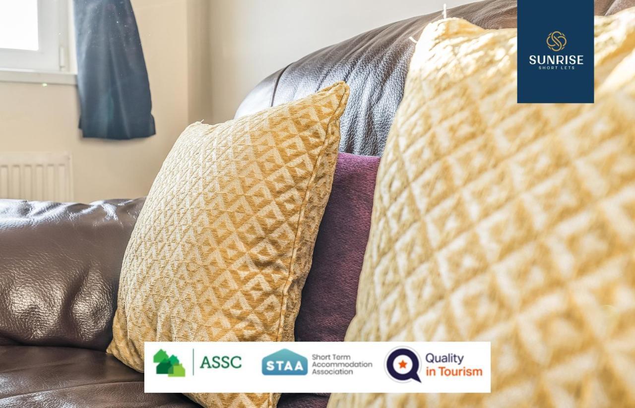 The Law, Has 4 Rooms With Tvs, 2 Bathrooms, Central, Free Parking, Fully Equipped, Contractor And Trades Favourite, 5 Mins To Centre - Long Stays, Invoice And Reduced Price Are Only Via Sunrise Short Lets Dundee Esterno foto